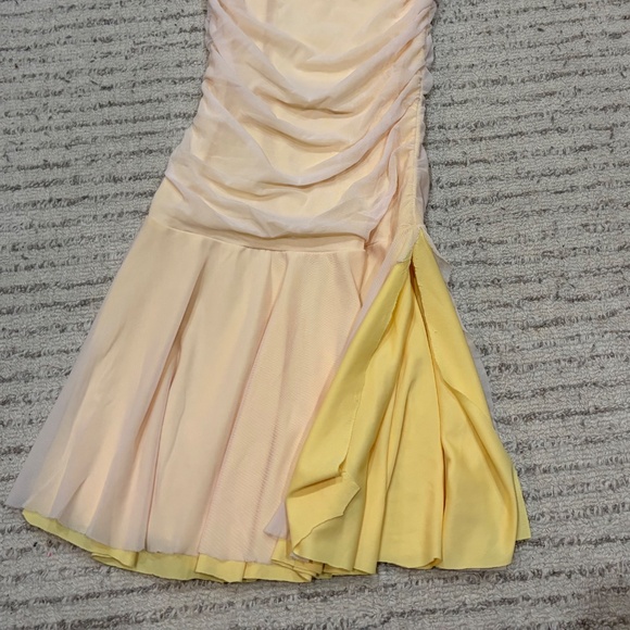 ✨ Light Pink Ballet Dresses with Yellow Lining – Set of Three ✨ - Picture 3 of 8